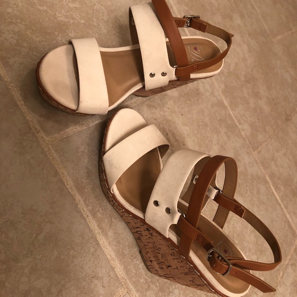 Cute ivory and brown wedges